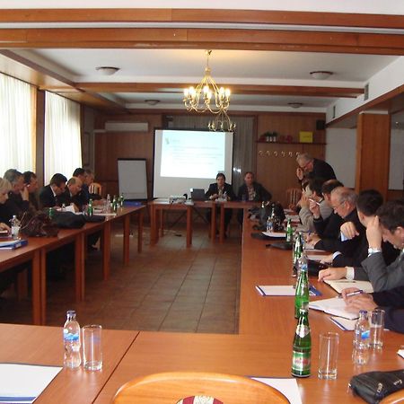 Hotel Damis Pale Ngoại thất bức ảnh