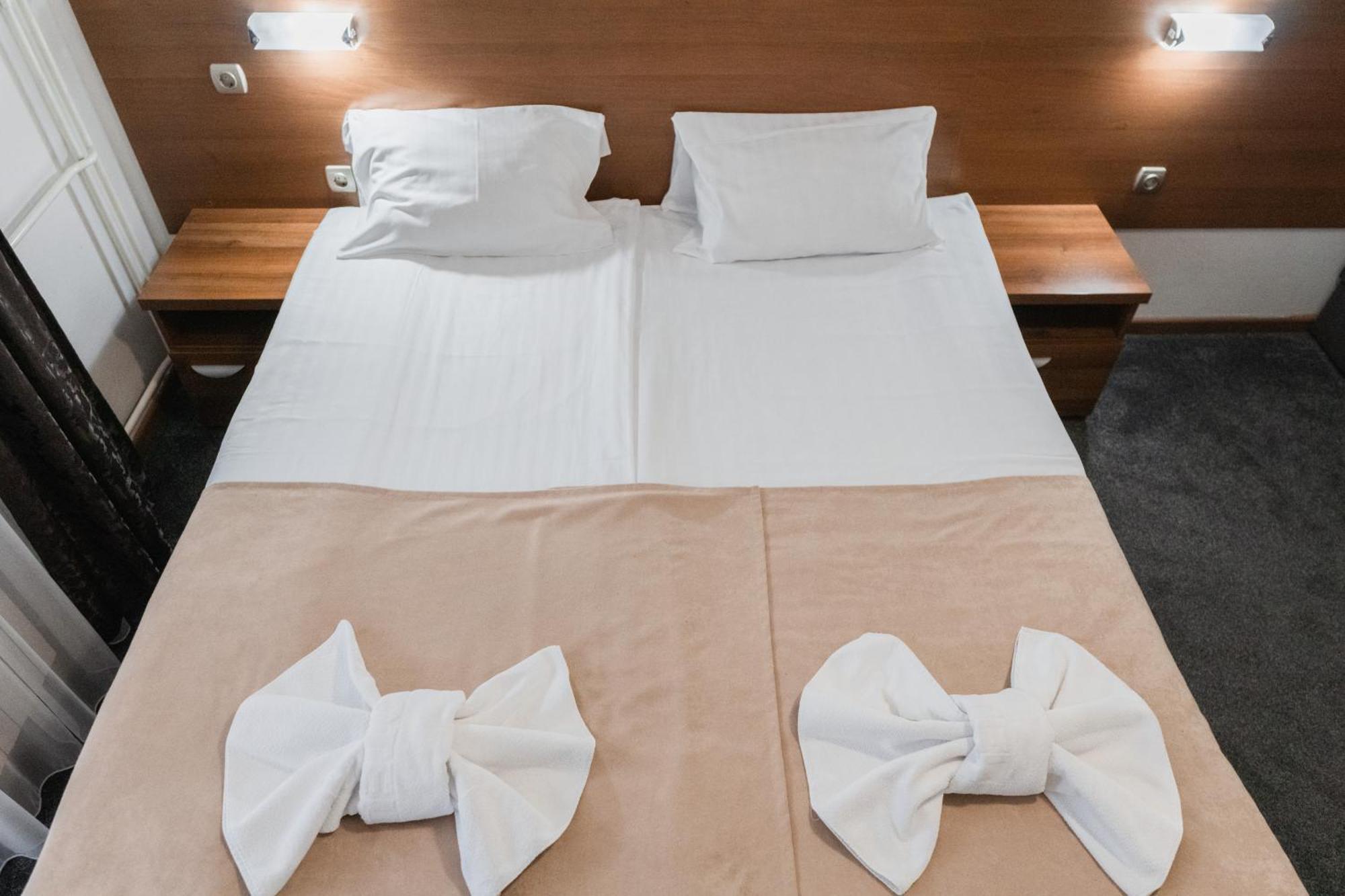 Hotel Damis Pale Ngoại thất bức ảnh