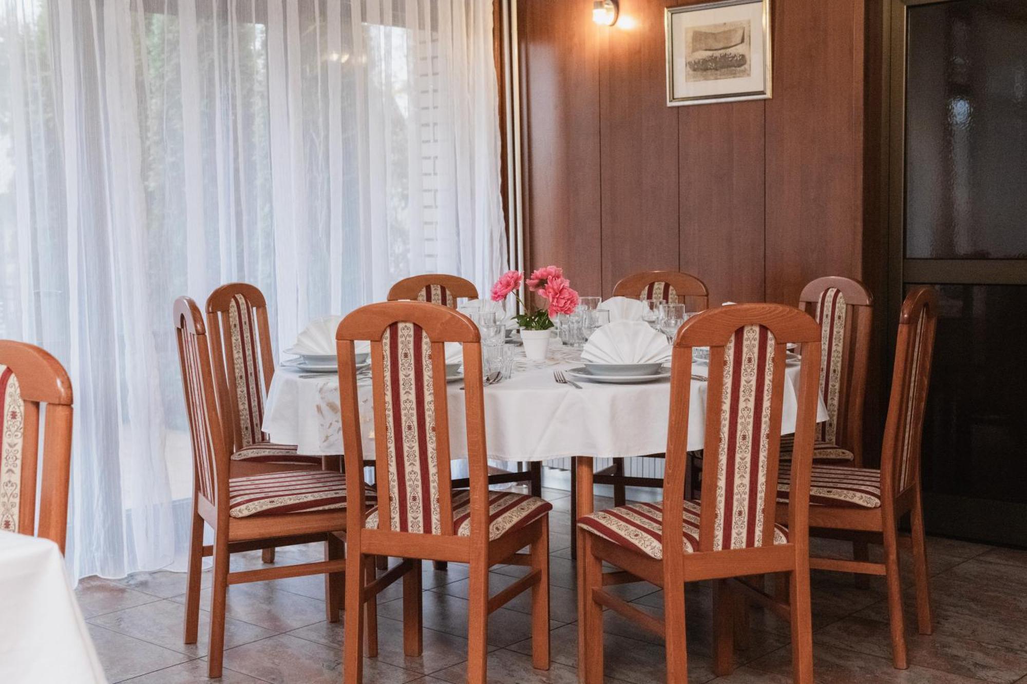Hotel Damis Pale Ngoại thất bức ảnh