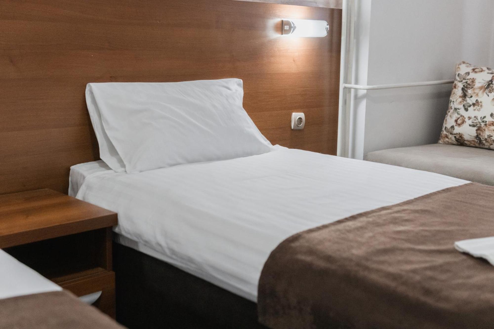 Hotel Damis Pale Ngoại thất bức ảnh