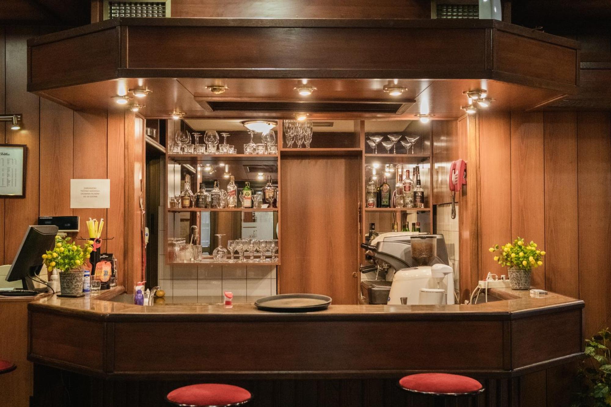 Hotel Damis Pale Ngoại thất bức ảnh