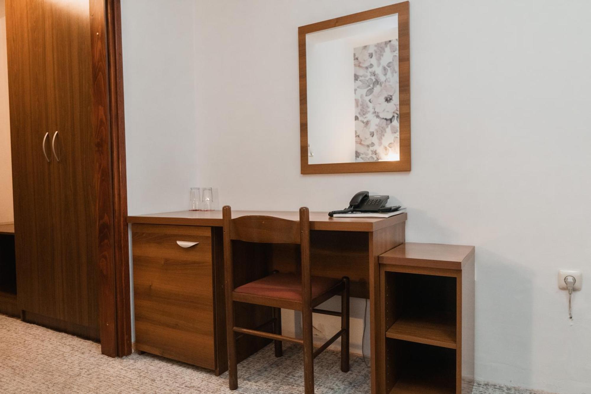Hotel Damis Pale Ngoại thất bức ảnh