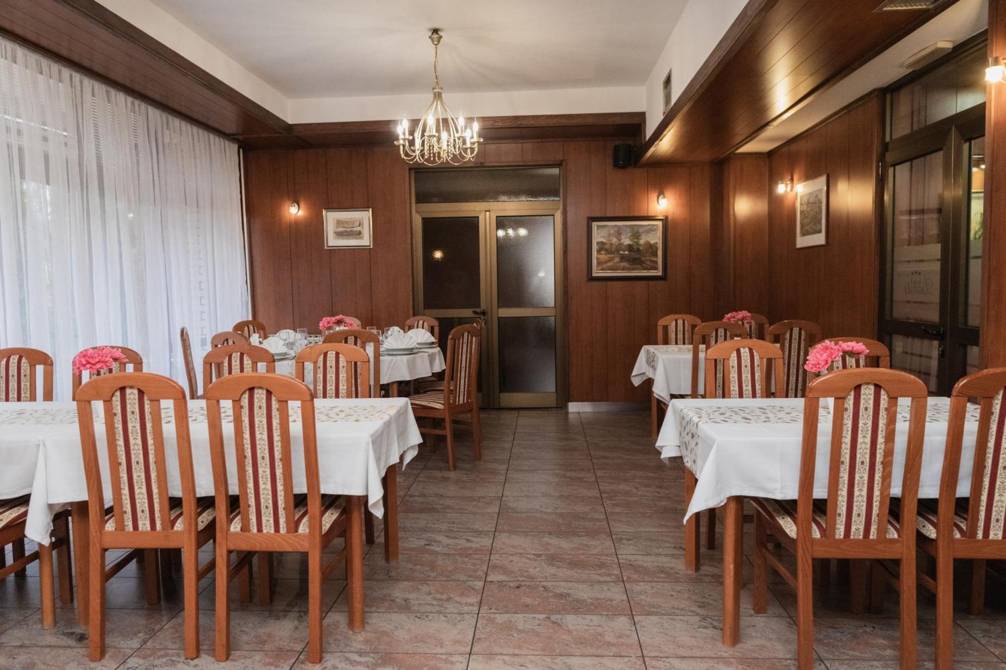 Hotel Damis Pale Ngoại thất bức ảnh
