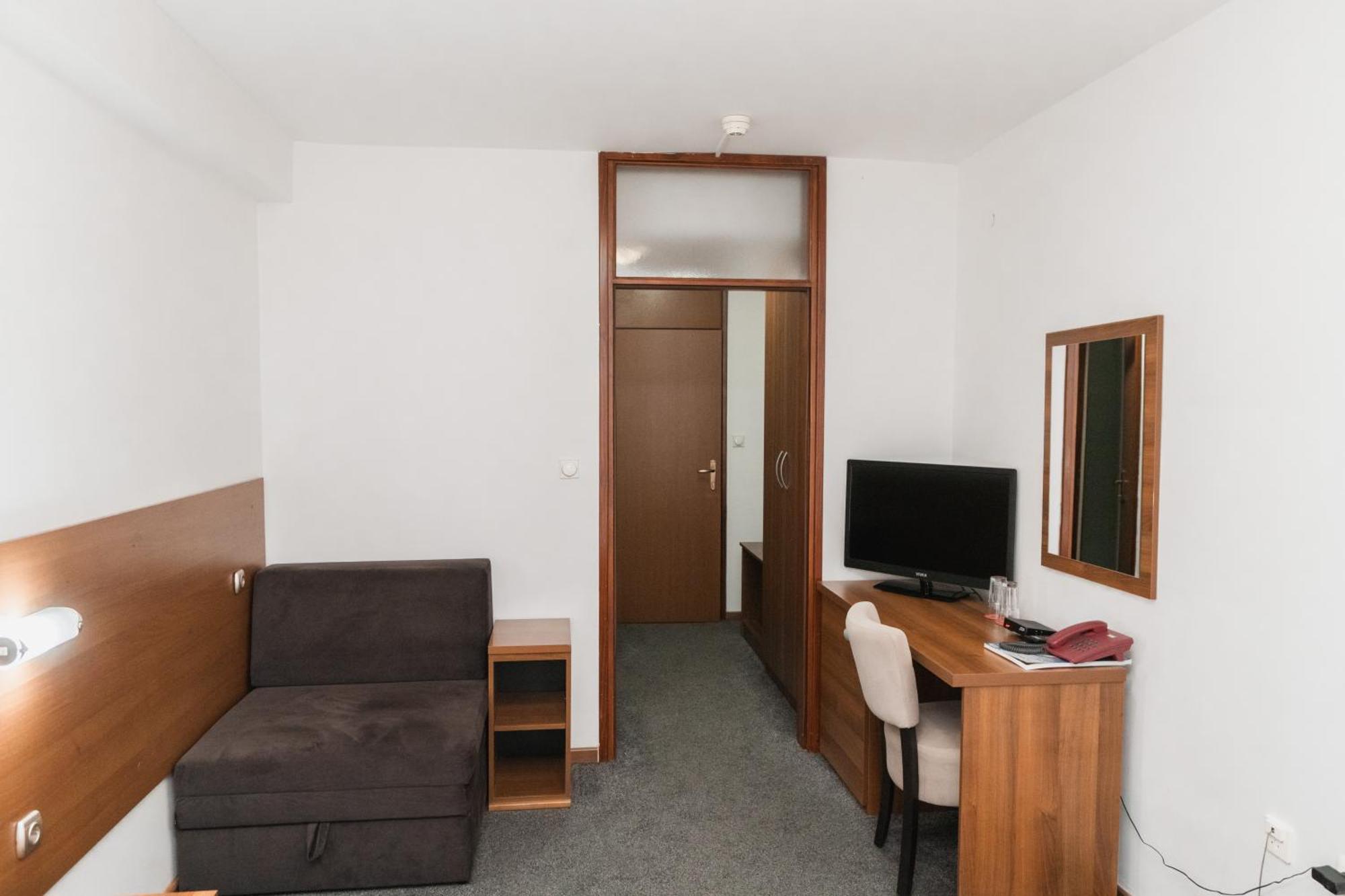 Hotel Damis Pale Ngoại thất bức ảnh