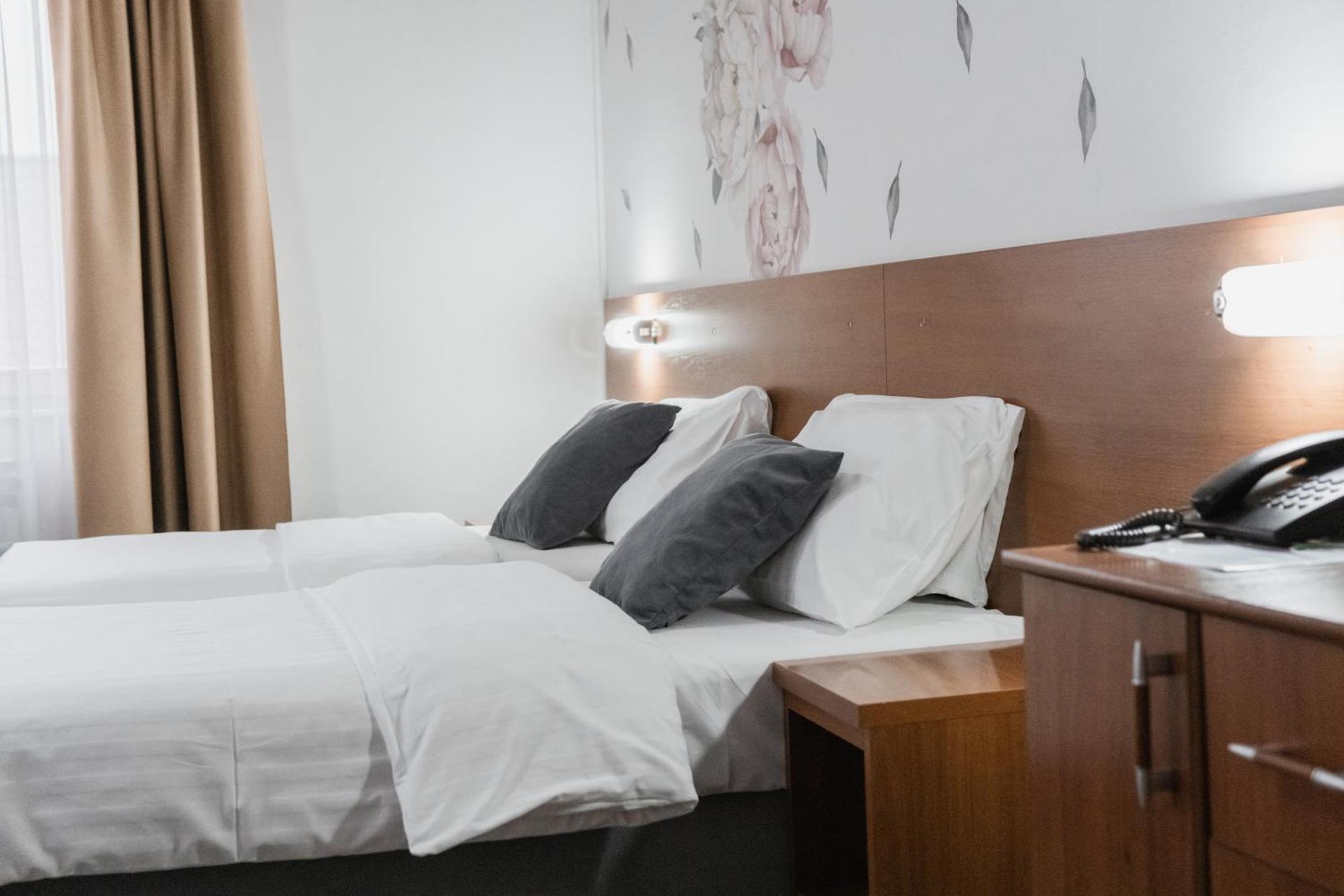 Hotel Damis Pale Ngoại thất bức ảnh