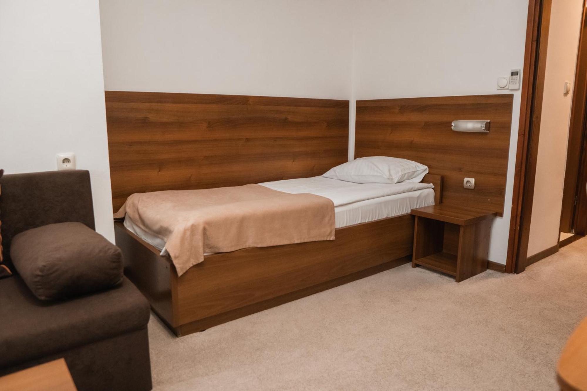 Hotel Damis Pale Ngoại thất bức ảnh