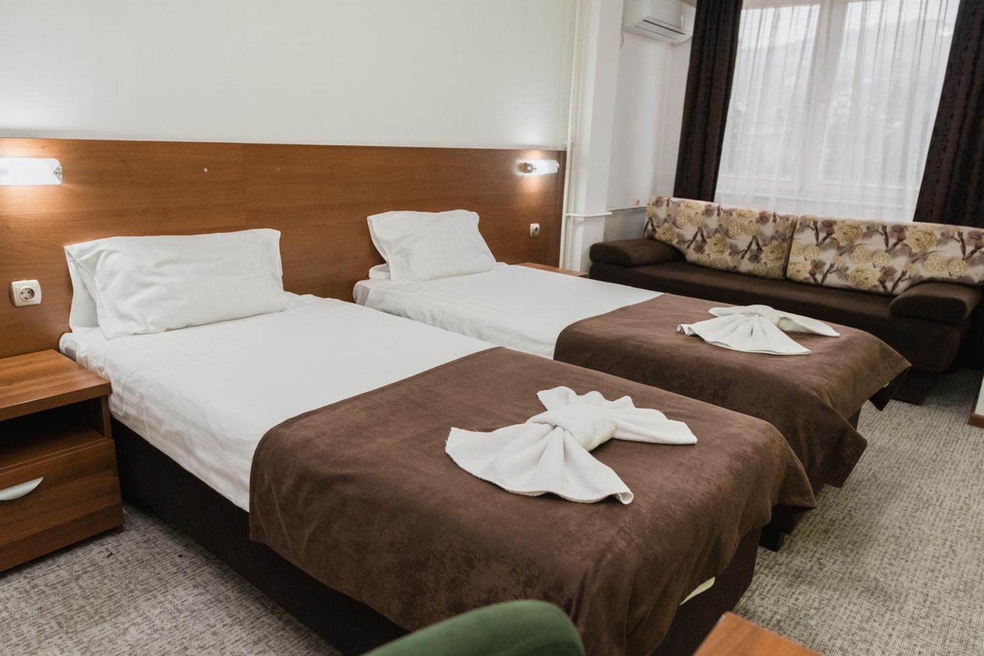 Hotel Damis Pale Ngoại thất bức ảnh