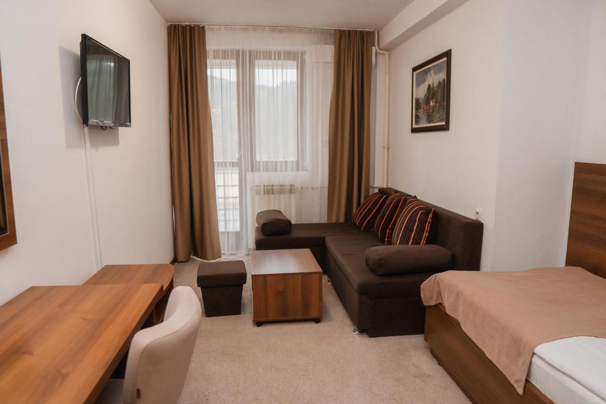 Hotel Damis Pale Ngoại thất bức ảnh