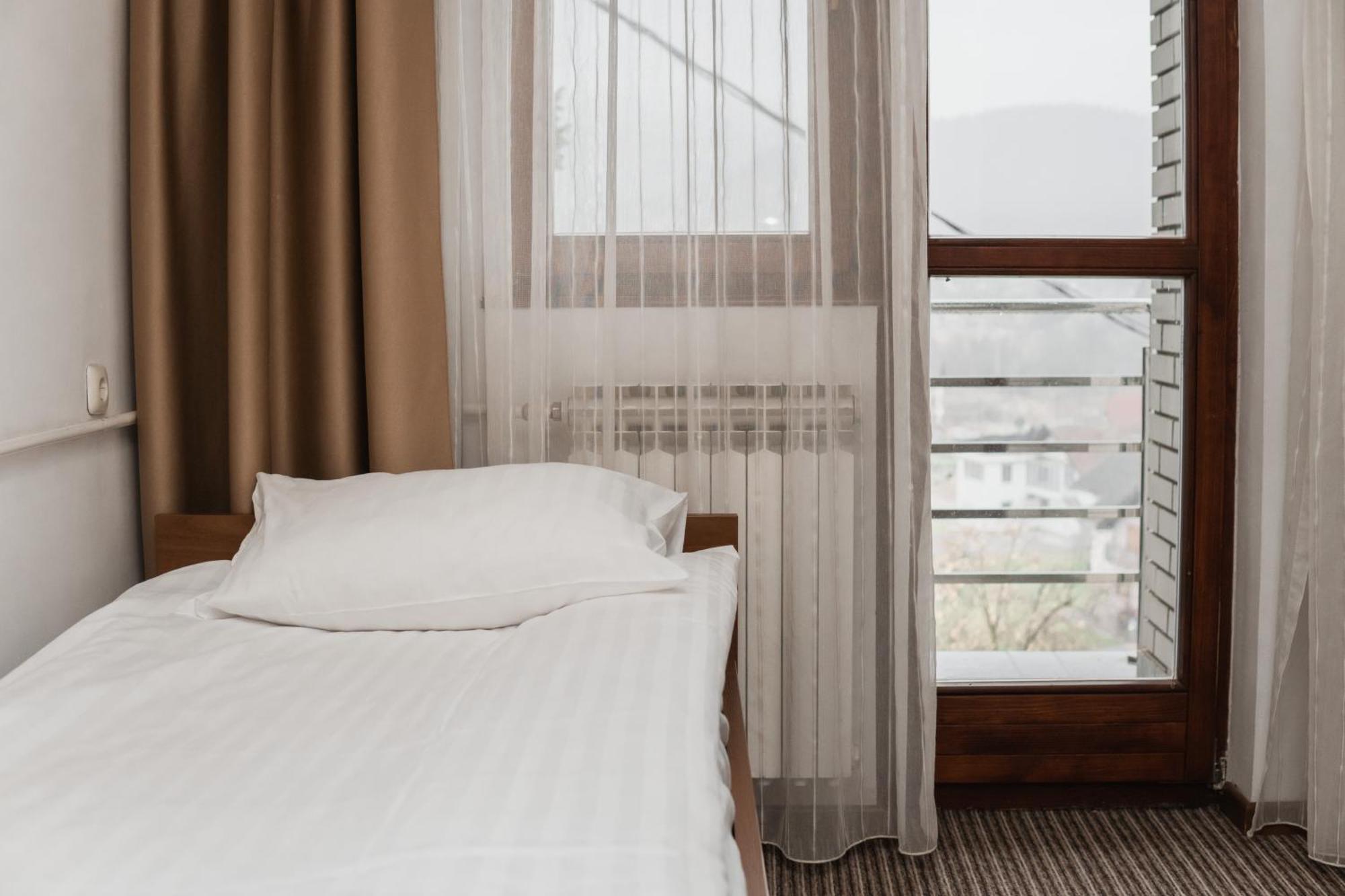 Hotel Damis Pale Ngoại thất bức ảnh