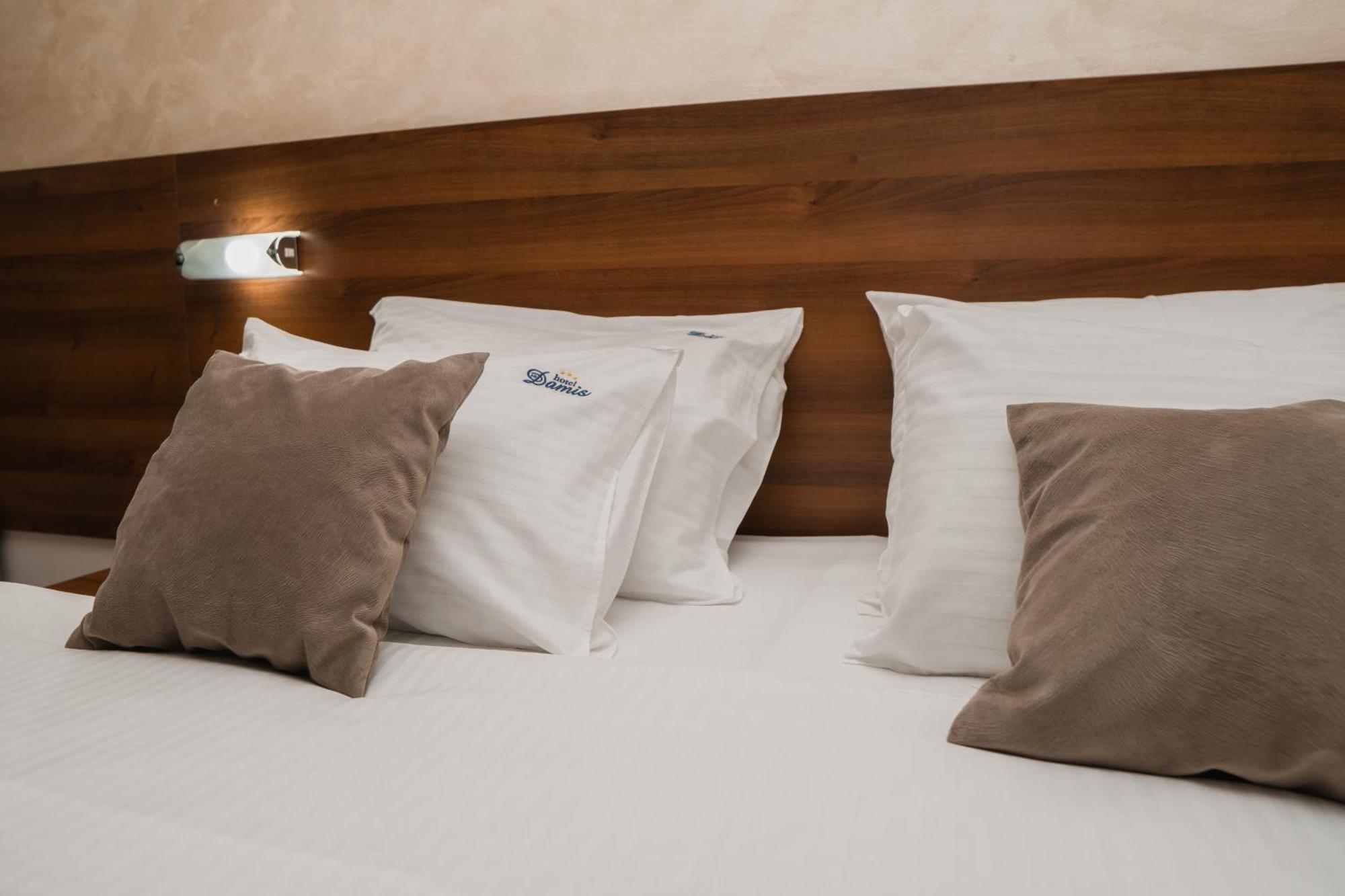 Hotel Damis Pale Ngoại thất bức ảnh