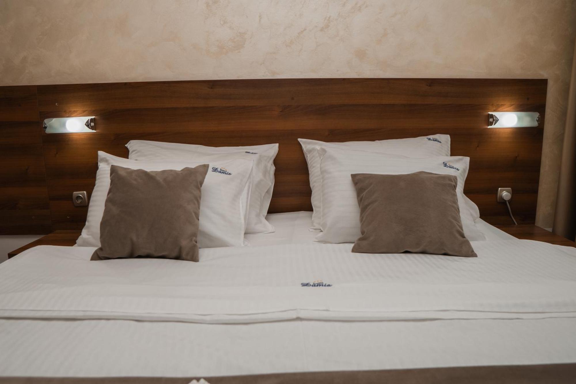 Hotel Damis Pale Ngoại thất bức ảnh